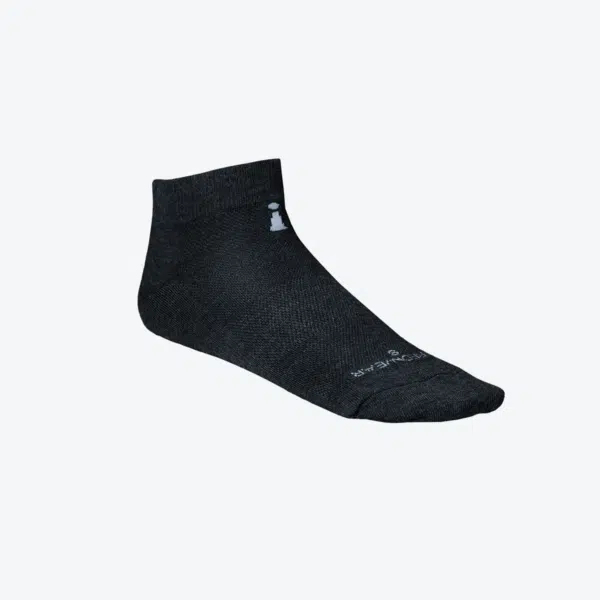 RUN SOCKS di Incrediwear sono calze leggere e traspiranti pensate per corsa e allenamenti, con comfort prolungato.