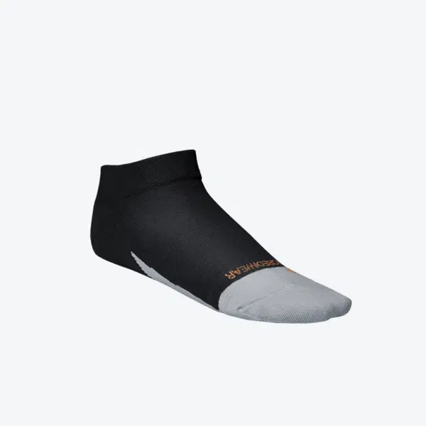 WAT Calzini Sportivi di Incrediwear sono calze tecniche con traspirabilità e ammortizzazione per attività sportive.